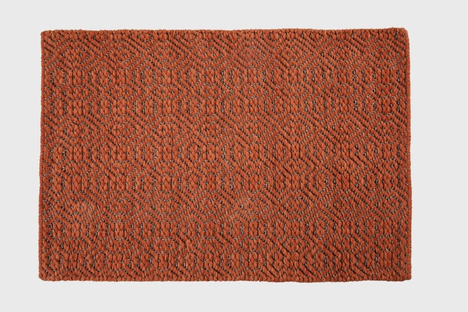 QUATI EM CHENILE e SISAL TELHA