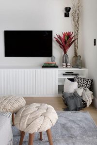 Veja Dicas de Como Combinar o Rack para Sala com o Sofá